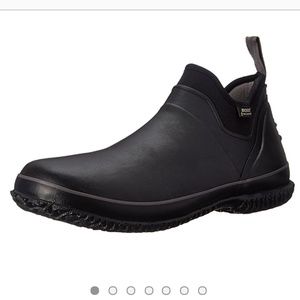 NWT Bogs boot. Men's 9/Women's 11